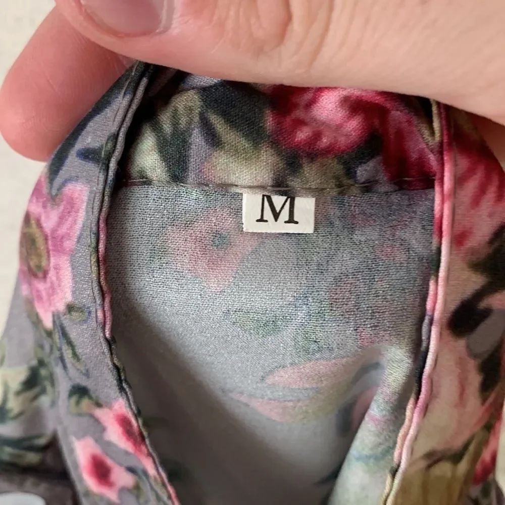 3for$20 blouse medium - Picture 3 of 4